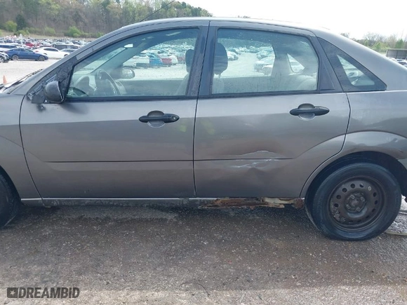 2005 Ford Focus S with VIN 1FAFP34NX5W174164, listed as a IAAI auction lot 41930295 with 295,848 mi miles. Bid and sale history available at carsss.com. Image 6.