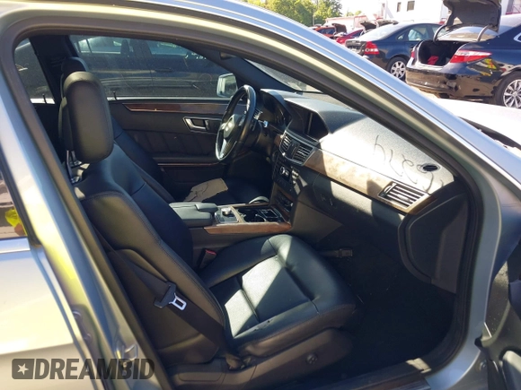 2013 Mercedes-Benz E 350 Luxury z VIN WDDHF5KB8DA670978, wystawiony jako IAAI lot #42176274 z przebiegiem 156 039 mil mil oraz . Historia ofert i sprzedaży dostępna na DreamBid. Obrazek 5.