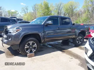 2018 Toyota Tacoma SR5 z VIN 3TMDZ5BN0JM051283, wystawiony jako IAAI lot #42008928 z przebiegiem 106 155 mil mil oraz . Historia ofert i sprzedaży dostępna na DreamBid. Obrazek 15.