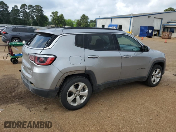 2019 Jeep Compass Altitude z VIN 3C4NJCBBXKT652245, wystawiony jako Copart lot #54715085 z przebiegiem 137 321 mil mil oraz Szkoda całkowita • Salvage title. Historia ofert i sprzedaży dostępna na DreamBid. Obrazek 3.