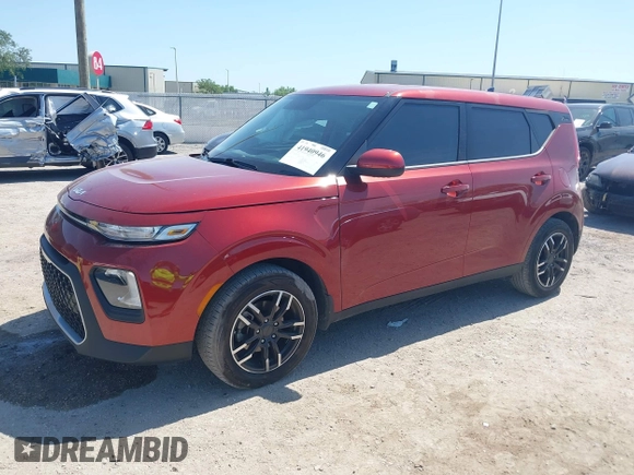 2022 Kia Soul LX with VIN KNDJ23AU9N7825549, listed as a IAAI auction lot 41940946 with 32,453 mi miles. Bid and sale history available at carsss.com. Image 2.