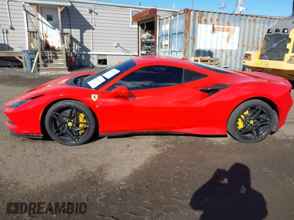2021 Ferrari F8 z VIN ZFF92LLAXM0268231, wystawiony jako IAAI lot #41442929 z przebiegiem 6157 mil mil oraz . Historia ofert i sprzedaży dostępna na DreamBid. Obrazek 14.