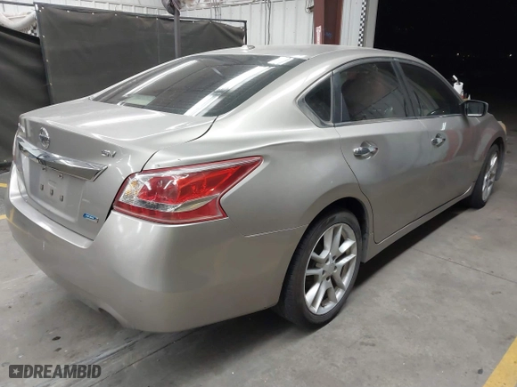 2013 Nissan Altima 2.5 SV with VIN 1N4AL3AP5DN423373, listed as a IAAI auction lot 41838606 with 237,989 mi miles. Bid and sale history available at carsss.com. Image 4.