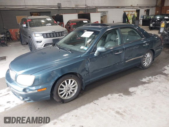 2005 Hyundai XG with VIN KMHFU45E35A414283, listed as a IAAI auction lot 42211359 with 101,869 mi miles. Bid and sale history available at carsss.com. Image 2.