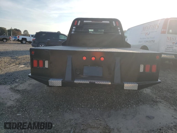 2008 GMC Sierra 3500HD DRW SLE2 z VIN 1GTJK33688F205851, wystawiony jako Copart lot #77532264 z przebiegiem 196 137 mil mil oraz Czysty tytuł • Clean title. Historia ofert i sprzedaży dostępna na DreamBid. Obrazek 6.