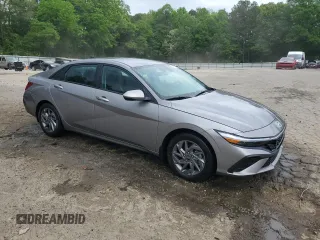 2024 Hyundai Elantra SEL z VIN KMHLM4DG7RU706206, wystawiony jako Copart lot #54076825 z przebiegiem 41 584 mil mil oraz Szkoda całkowita • Salvage title. Historia ofert i sprzedaży dostępna na DreamBid. Obrazek 4.