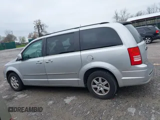 2010 Chrysler Town & Country Touring z VIN 2A4RR5D12AR265985, wystawiony jako IAAI lot #41970445 z przebiegiem 125 635 mil mil oraz . Historia ofert i sprzedaży dostępna na DreamBid. Obrazek 14.