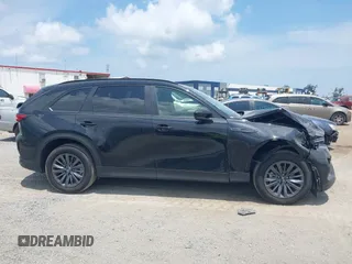 2025 Mazda CX-70 Preferred z VIN JM3KJBHD5S1117439, wystawiony jako IAAI lot #42338025 z przebiegiem 10 916 mil mil oraz . Historia ofert i sprzedaży dostępna na DreamBid. Obrazek 13.