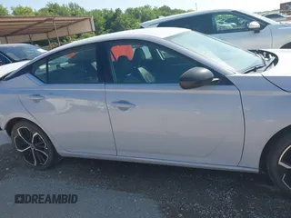2024 Nissan Altima SR z VIN 1N4BL4CV5RN369697, wystawiony jako IAAI lot #42335803 z przebiegiem 29 820 mil mil oraz . Historia ofert i sprzedaży dostępna na DreamBid. Obrazek 13.