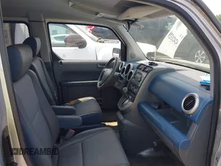 2004 Honda Element EX z VIN 5J6YH28574L036466, wystawiony jako IAAI lot #42421329 z przebiegiem 246 174 mil mil oraz . Historia ofert i sprzedaży dostępna na DreamBid. Obrazek 5.