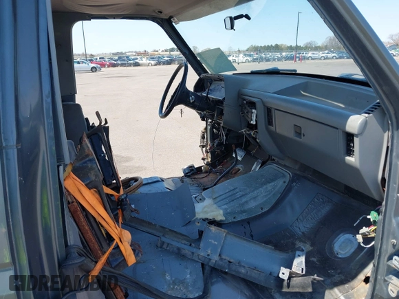1988 Ford Bronco XL с VIN 1FMEU15N3JLA69197, выставлен на аукционе IAAI как лот 42082657 с пробегом 287 213 миль миль и . История ставок и продаж доступна на DreamBid. Изображение 5.