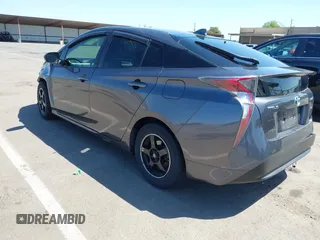 2016 Toyota Prius Two z VIN JTDKBRFU1G3521884, wystawiony jako IAAI lot #42081852 z przebiegiem 93 107 mil mil oraz . Historia ofert i sprzedaży dostępna na DreamBid. Obrazek 3.