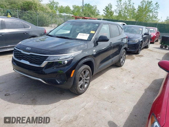 2021 Kia Seltos LX z VIN KNDEPCAA3M7071555, wystawiony jako IAAI lot #42210777 z przebiegiem 51 888 mil mil oraz . Historia ofert i sprzedaży dostępna na DreamBid. Obrazek 18.