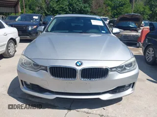 2012 BMW 3 Series 328i z VIN WBA3A5C54CF343424, wystawiony jako IAAI lot #42249402 z przebiegiem 90 120 mil mil oraz . Historia ofert i sprzedaży dostępna na DreamBid. Obrazek 6.