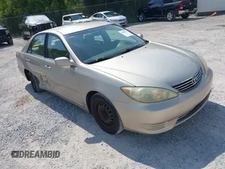 2005 Toyota Camry STD с VIN 4T1BE32K45U995646, выставлен на аукционе IAAI как лот 42602556 с пробегом 236 747 миль миль и . История ставок и продаж доступна на DreamBid. Изображение 1.