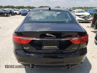 2019 Jaguar XF 25t Premium with VIN SAJBD4FXXKCY81432, listed as a Copart auction lot 62196333 with 33,572 mi miles. Bid and sale history available at carsss.com. Image 6.