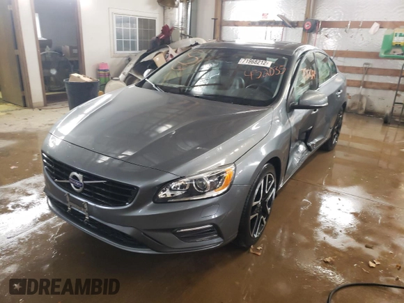 2017 Volvo S60 Dynamic with VIN YV126MFL4H2432035, listed as a Copart auction lot 71968212 with 33,659 mi miles. Bid and sale history available at carsss.com. Image 1.