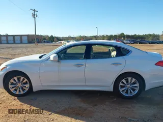 2011 Infiniti M37 with VIN JN1BY1AP5BM323915, listed as a IAAI auction lot 41822773 with 184,129 mi miles. Bid and sale history available at carsss.com. Image 14.