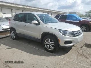 2013 Volkswagen Tiguan S z VIN WVGAV3AX2DW616476, wystawiony jako Copart lot #55313615 z przebiegiem 129 105 mil mil oraz Szkody całkowita. Historia ofert i sprzedaży dostępna na DreamBid. Obrazek 4.