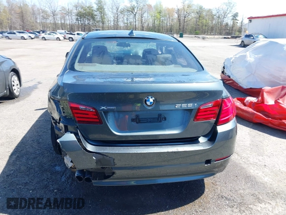 2013 BMW 5 Series 528i xDrive z VIN WBAXH5C56DDW13425, wystawiony jako IAAI lot #41927530 z przebiegiem 120 847 mil mil oraz . Historia ofert i sprzedaży dostępna na DreamBid. Obrazek 15.