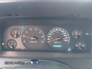 2000 Jeep Grand Cherokee Laredo z VIN 1J4GW48S4YC299149, wystawiony jako IAAI lot #42347792 z przebiegiem 229 007 mil mil oraz . Historia ofert i sprzedaży dostępna na DreamBid. Obrazek 7.