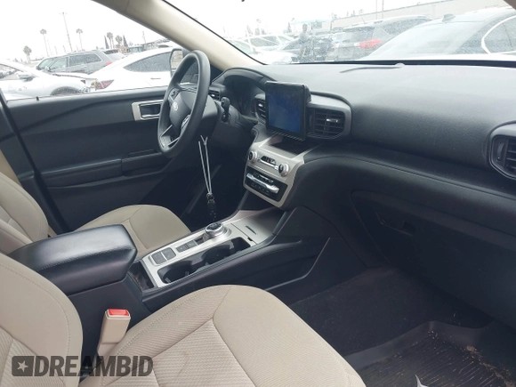 2021 Ford Explorer z VIN 1FMSK7BHXMGA87655, wystawiony jako IAAI lot #42272944 z przebiegiem 47 353 mil mil oraz . Historia ofert i sprzedaży dostępna na DreamBid. Obrazek 5.