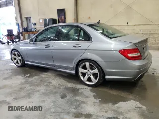 2014 Mercedes-Benz C 250 Sport z VIN WDDGF4HB5EA967155, wystawiony jako Copart lot #58769135 z przebiegiem 103 055 mil mil oraz Czysty tytuł • Clean title. Historia ofert i sprzedaży dostępna na DreamBid. Obrazek 2.
