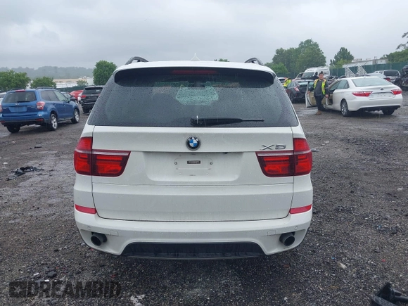 2013 BMW X5 xDrive35i z VIN 5UXZV4C53D0E14968, wystawiony jako IAAI lot #42253469 z przebiegiem 53 562 mil mil oraz . Historia ofert i sprzedaży dostępna na DreamBid. Obrazek 17.