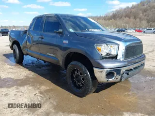 2008 Toyota Tundra z VIN 5TBBV541X8S521044, wystawiony jako IAAI lot #41996182 z przebiegiem 208 977 mil mil oraz . Historia ofert i sprzedaży dostępna na DreamBid. Obrazek 1.