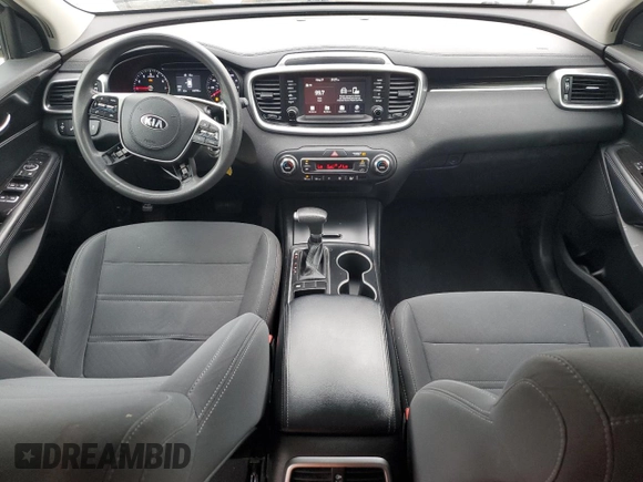 2019 Kia Sorento LX z VIN 5XYPG4A52KG489297, wystawiony jako Copart lot #58671535 z przebiegiem 108 750 mil mil oraz Czysty tytuł • Clean title. Historia ofert i sprzedaży dostępna na DreamBid. Obrazek 8.