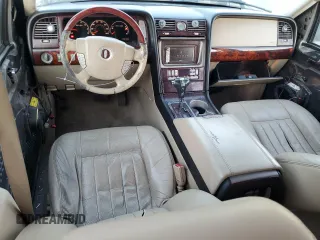 2005 Lincoln Navigator Luxury with VIN 5LMFU27565LJ02977, listed as a Copart auction lot 84106204 with 181,795 mi miles and Salvage Title. Bid and sale history available at carsss.com. Image 8.
