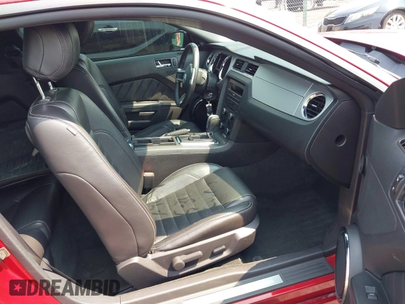 2014 Ford Mustang V6 with VIN 1ZVBP8AM8E5277409, listed as a IAAI auction lot 42415503 with 84,309 mi miles and . Bid and sale history available at DreamBid. Image 5.
