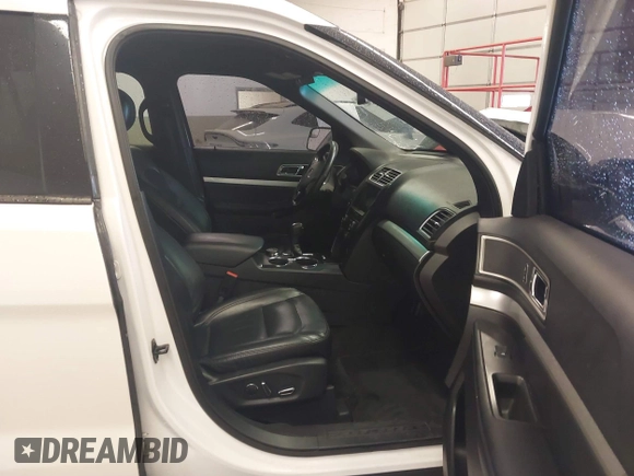 2017 Ford Explorer XLT with VIN 1FM5K8D89HGB36950, listed as a IAAI auction lot 41083427 with Not Provided miles and . Bid and sale history available at carsss.com. Image 5.