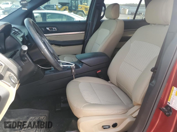 2017 Ford Explorer z VIN 1FM5K8BH0HGC65307, wystawiony jako Copart lot #52743665 z przebiegiem 111 781 mil mil oraz Szkoda całkowita • Salvage title. Historia ofert i sprzedaży dostępna na DreamBid. Obrazek 7.