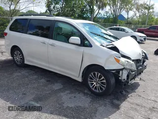 2020 Toyota Sienna XLE Auto Access Seat z VIN 5TDYZ3DC5LS029364, wystawiony jako IAAI lot #42255235 z przebiegiem 44 798 mil mil oraz . Historia ofert i sprzedaży dostępna na DreamBid. Obrazek 1.