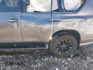 2023 Lexus GX 460 Premium z VIN JTJAM7BX9P5383362, wystawiony jako IAAI lot #42215802 z przebiegiem Nie podano mil oraz . Historia ofert i sprzedaży dostępna na DreamBid. Obrazek 12.