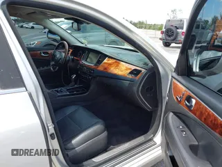 2016 Hyundai Equus Signature z VIN KMHGH4JH8GU101000, wystawiony jako IAAI lot #42560008 z przebiegiem 68 798 mil mil oraz . Historia ofert i sprzedaży dostępna na DreamBid. Obrazek 5.