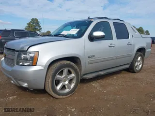 2013 Chevrolet Avalanche LS with VIN 3GNMCEE02DG207190, listed as a IAAI auction lot 41396345 with 223,378 mi miles. Bid and sale history available at carsss.com. Image 17.