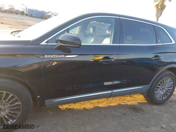 2019 Lincoln Nautilus Standard with VIN 2LMPJ6J90KBL39841, listed as a IAAI auction lot 41436089 with 146,276 mi miles. Bid and sale history available at carsss.com. Image 15.