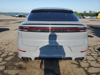 2024 Porsche Cayenne z VIN WP1BA2AY2RDA52904, wystawiony jako Copart lot #61576575 z przebiegiem 16 883 mil mil oraz Szkoda całkowita • Salvage title. Historia ofert i sprzedaży dostępna na DreamBid. Obrazek 6.