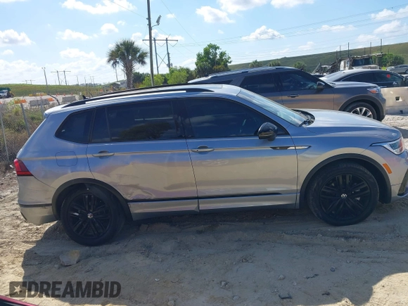 2022 Volkswagen Tiguan SE R-Line Black z VIN 3VV8B7AX3NM168318, wystawiony jako IAAI lot #41530361 z przebiegiem 31 226 mil mil oraz . Historia ofert i sprzedaży dostępna na DreamBid. Obrazek 13.