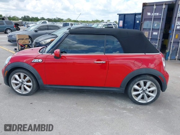 2014 MINI Convertible S z VIN WMWZP3C56ET707702, wystawiony jako IAAI lot #42431046 z przebiegiem 65 726 mil mil oraz . Historia ofert i sprzedaży dostępna na DreamBid. Obrazek 14.