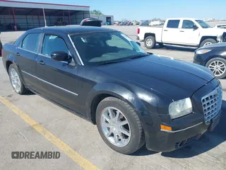 2008 Chrysler 300 Touring z VIN 2C3KA53GX8H209396, wystawiony jako IAAI lot #42269810 z przebiegiem 215 437 mil mil oraz . Historia ofert i sprzedaży dostępna na DreamBid. Obrazek 1.