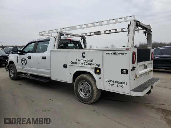 2018 Ford F-350 with VIN 1FD8W3E66JEC48883, listed as a Copart auction lot 44500174 with 204,881 mi miles and Salvage title. Bid and sale history available at DreamBid. Image 2.