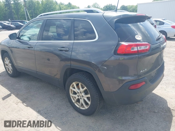 2016 Jeep Cherokee Latitude z VIN 1C4PJMCB4GW241454, wystawiony jako IAAI lot #42378181 z przebiegiem 210 207 mil mil oraz . Historia ofert i sprzedaży dostępna na DreamBid. Obrazek 3.