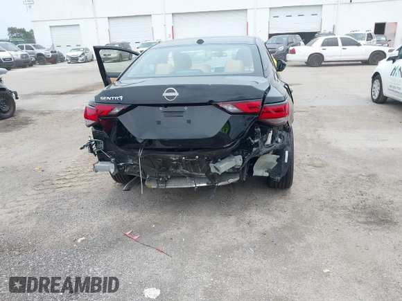 2025 Nissan Sentra SV z VIN 3N1AB8CV9SY292599, wystawiony jako IAAI lot #42399861 z przebiegiem 4 448 mil mil oraz . Historia ofert i sprzedaży dostępna na DreamBid. Obrazek 6.