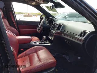 2017 Jeep Grand Cherokee SRT z VIN 1C4RJFDJ8HC653924, wystawiony jako IAAI lot #42108099 z przebiegiem 61 560 mil mil oraz . Historia ofert i sprzedaży dostępna na DreamBid. Obrazek 5.