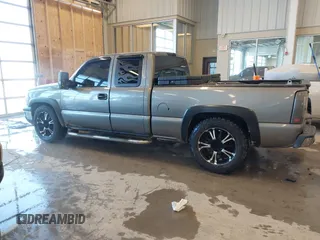 2006 Chevrolet Silverado 1500 Work Truck with VIN 1GCEC19X76Z300027, listed as a IAAI auction lot 41378404 with 171,637 mi miles. Bid and sale history available at carsss.com. Image 15.