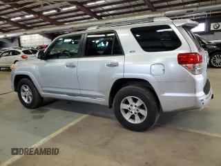 2010 Toyota 4Runner Trail z VIN JTEBU5JRXA5001972, wystawiony jako Copart lot #56277645 z przebiegiem 132 237 mil mil oraz Czysty tytuł • Clean title. Historia ofert i sprzedaży dostępna na DreamBid. Obrazek 2.