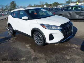 2021 Nissan Kicks SV with VIN 3N1CP5CV5ML489794, listed as a IAAI auction lot 41706542 with 61,006 mi miles. Bid and sale history available at carsss.com. Image 1.